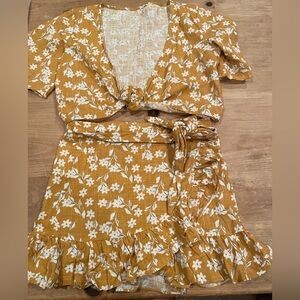 NWT Nasty Gal knot tie Top & ruffled skirt gold blue floral Coconut girl beach S